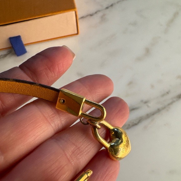 Louis Vuitton - Crazy in Lock Heart Bracelet - Picture 10 of 12